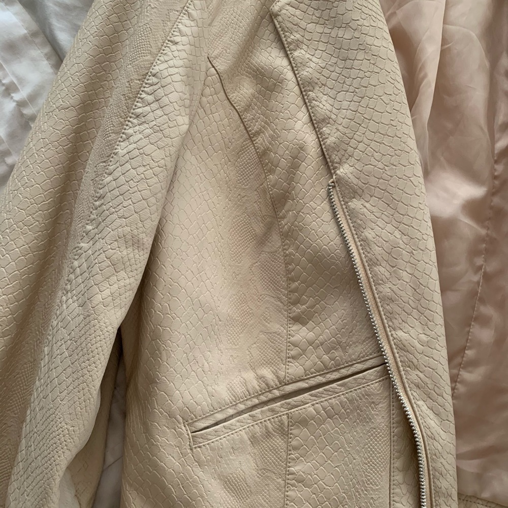 jacket - Picture 3 of 4